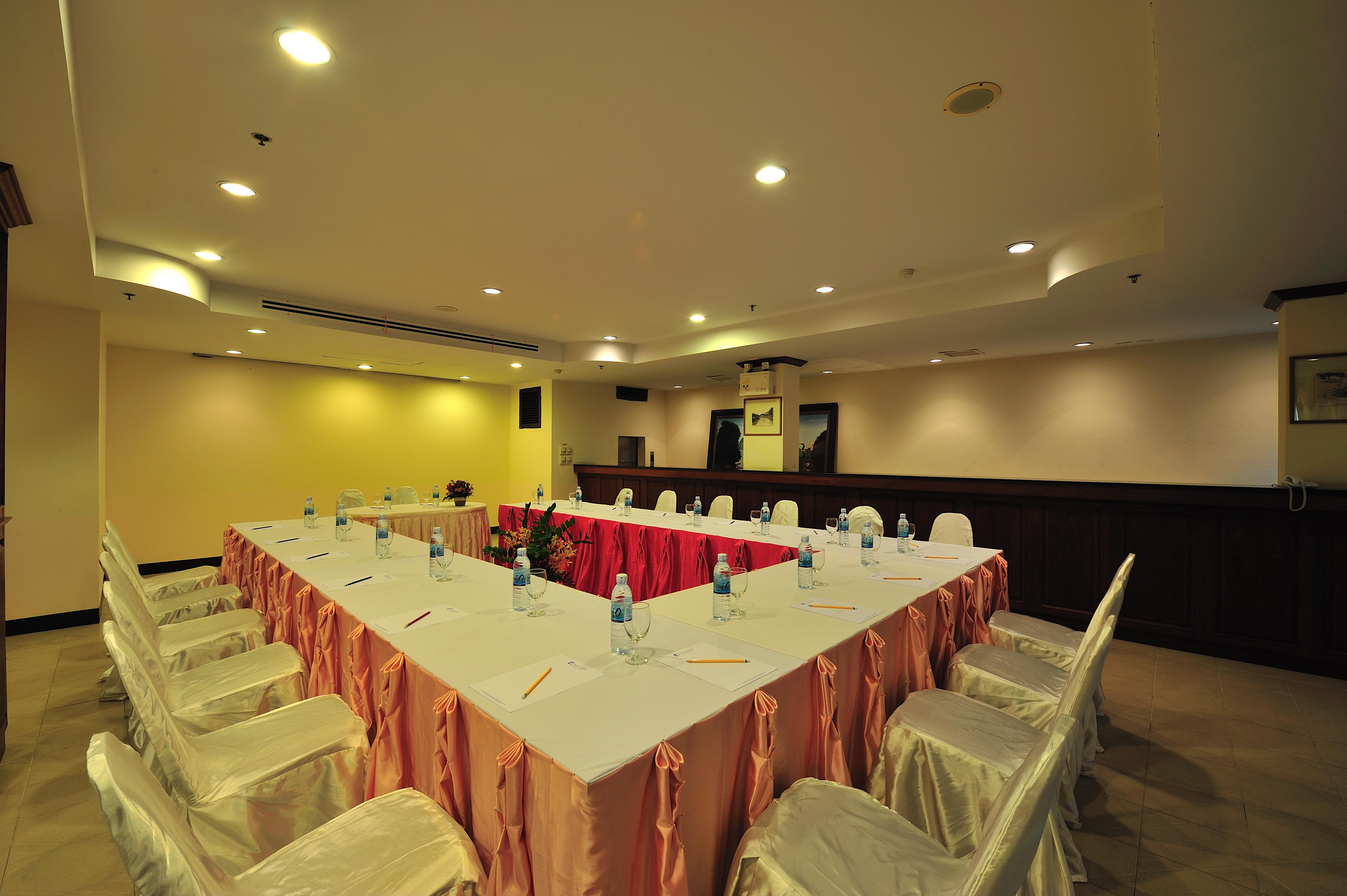 Thipurai City Hotel Hua Hin Bagian luar foto