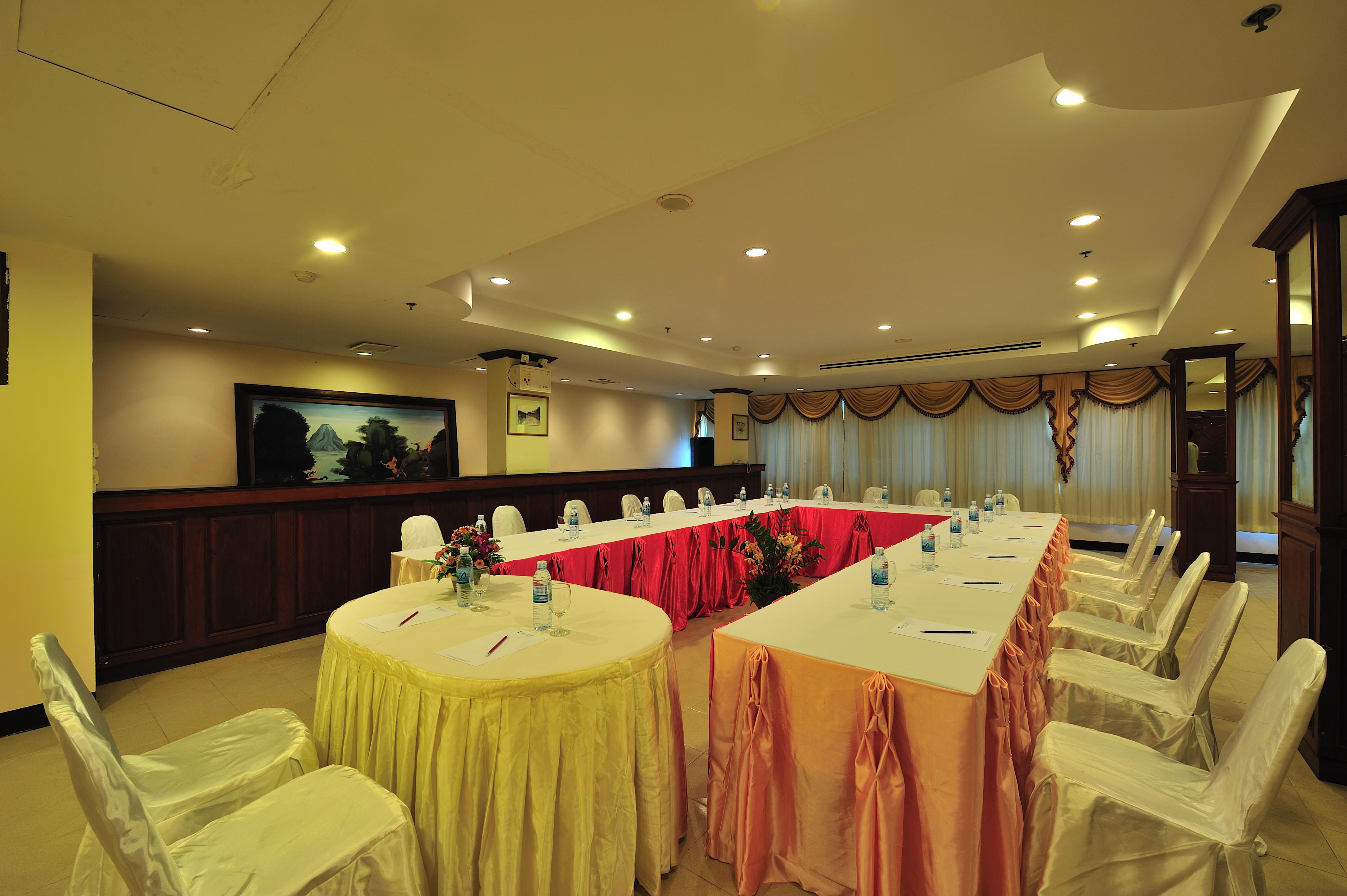 Thipurai City Hotel Hua Hin Bagian luar foto